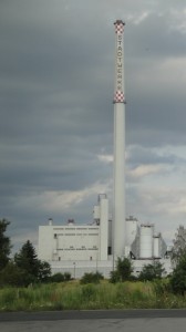 Klar erkennbar: Kraftwerk der Stadtwerke Dessau.