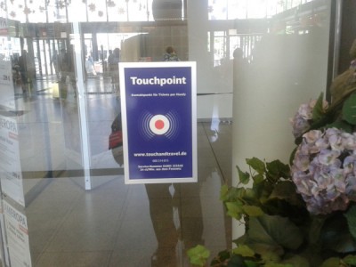 Nicht zu unterscheiden: Funktionierender Touchpoint am DB-Reisezentrum Bochum Hbf