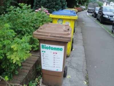 Biotonne und weitere Tonnen, hier in Dortmund