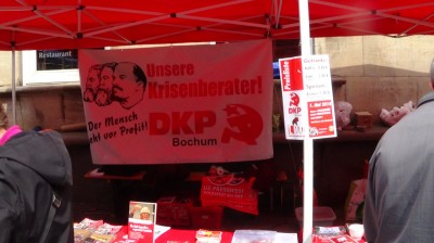 Krisenberater der DKP Bochum, Stand auf der Maikundgebung 2014, Rathausplatz Bochum