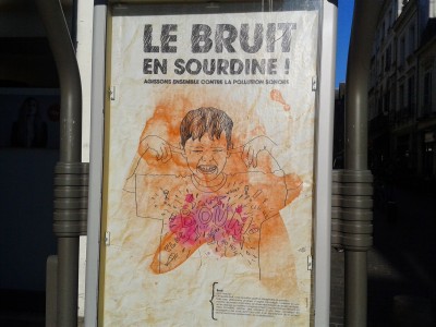 Kampagne gegen Lärm, gesehen 2014 in der Altstadt von Tours, Frankreich