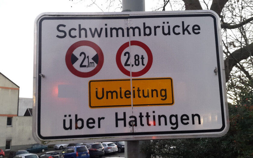 Schild für Schwimmbrücke Dahlhausen