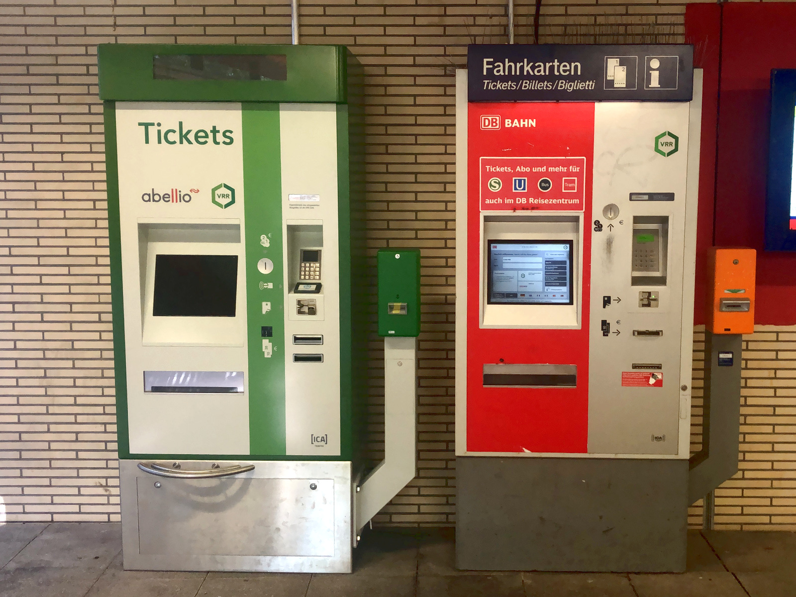 Fahrkartenautomaten von Transdev und Deutsche Bahn