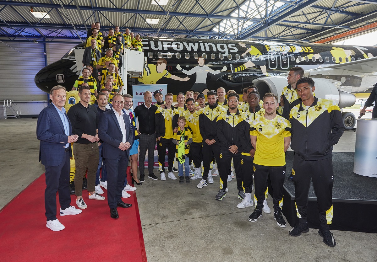 Der BVB-Fanairbus feiert Premiere in Dortmund