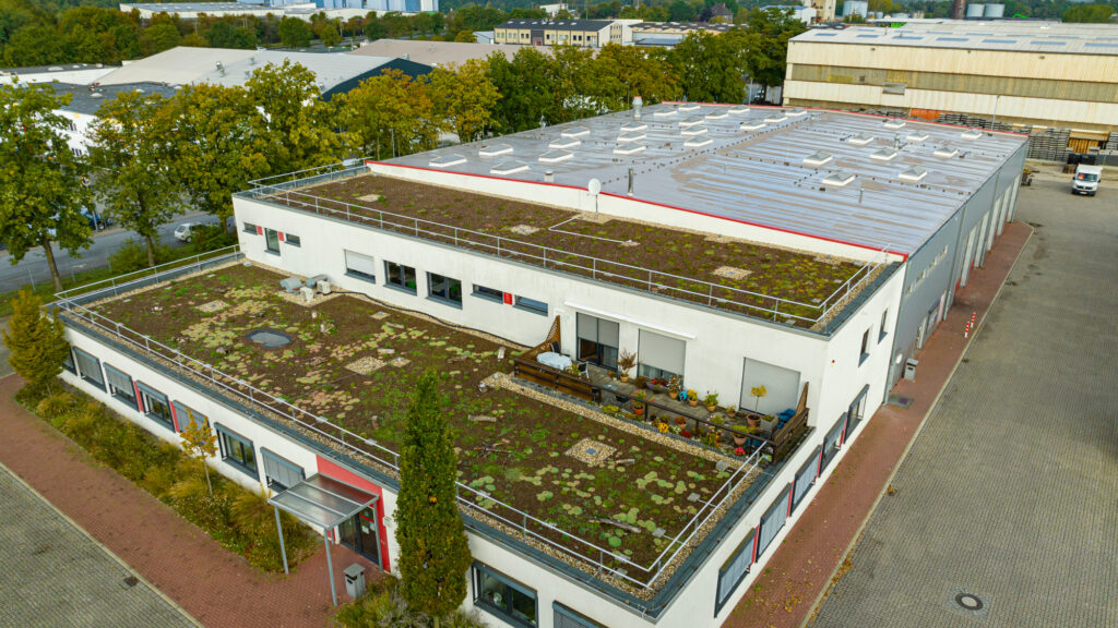 Kommunaler Betriebshof mit begrüntem Dach in Oberhausen